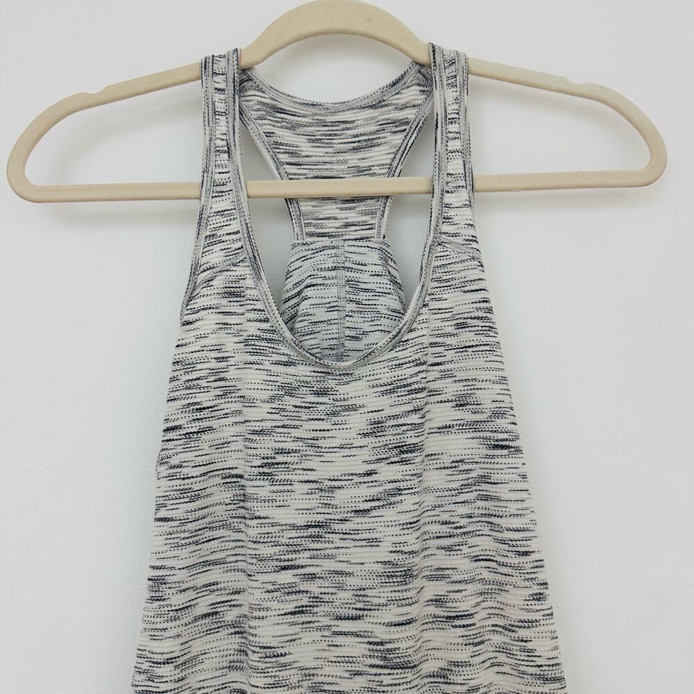 Lululemon Womens 6 Essential Tank Tiger Space Dye Black White Racer Back - Picture 3 of 5